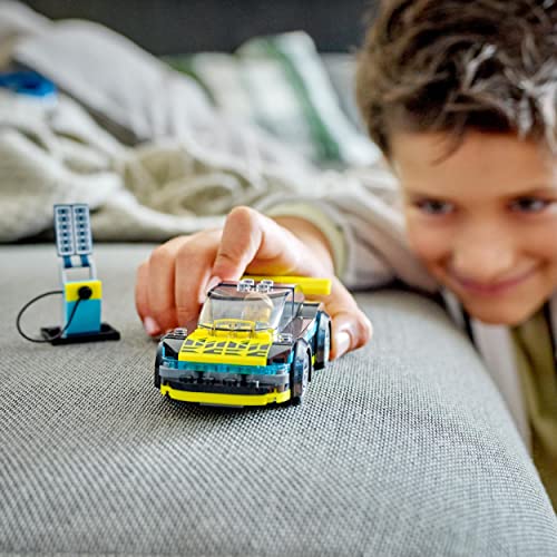 LEGO 60383 City Auto Sportiva Elettrica, Macchina Giocattolo per Bambini e Bambine dai 5 Anni, Set Supercar con Minifigure Pilota da Corsa, Idee Regalo - 8earn